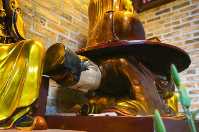 Độc nhất pho tượng sám hối – vua Lê cõng Phật Thích Ca